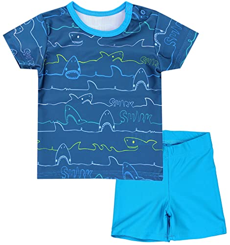 Aquarti Baby Jungen Bade-Set Zweiteiliger Kinder Badeanzug T-Shirt Badehose Uv-Schutz, Farbe: Haie/Jeans/Blau, Größe: 104
